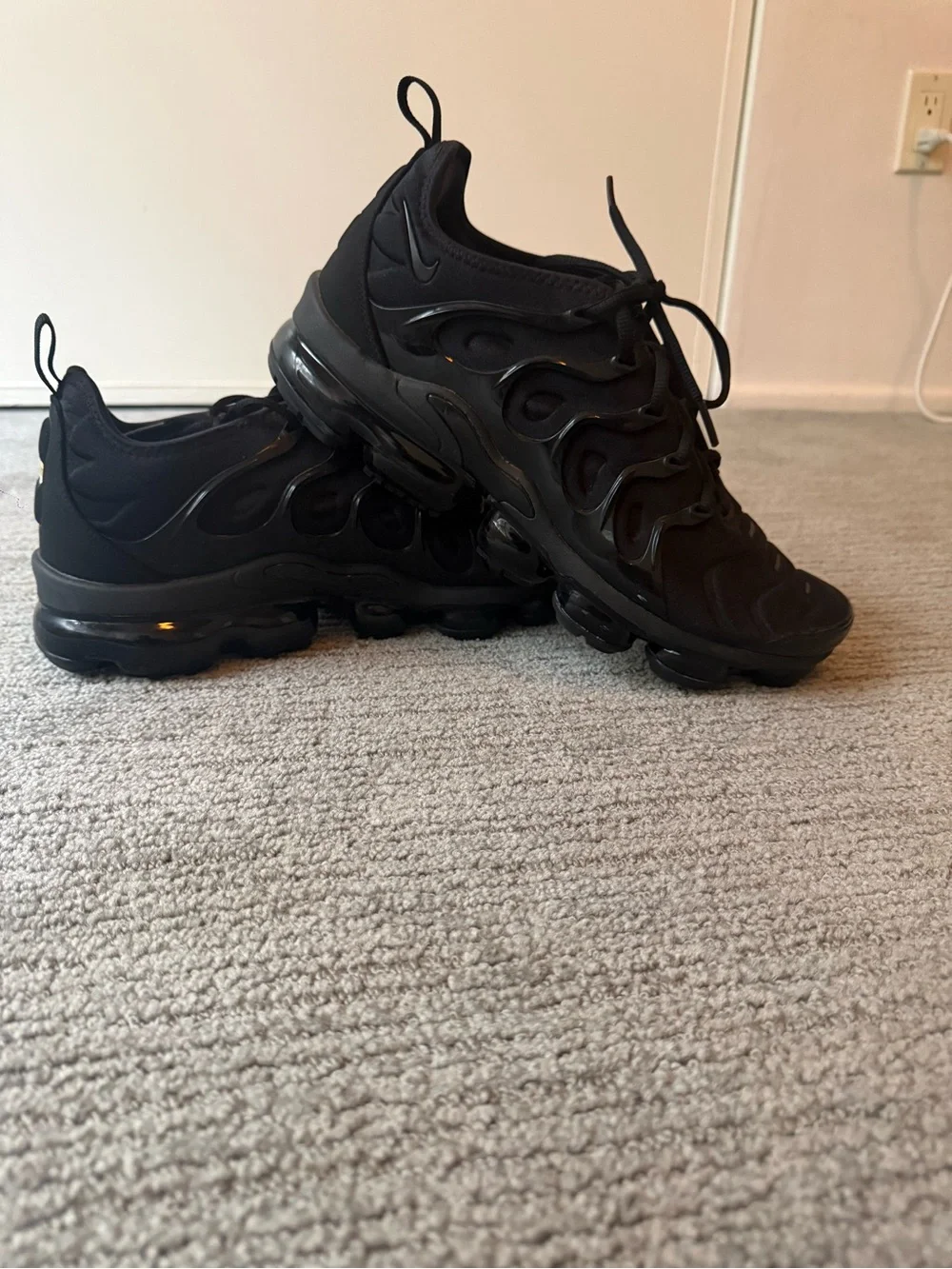 Nike Men's Black Low-Top Air-Style Sneakers